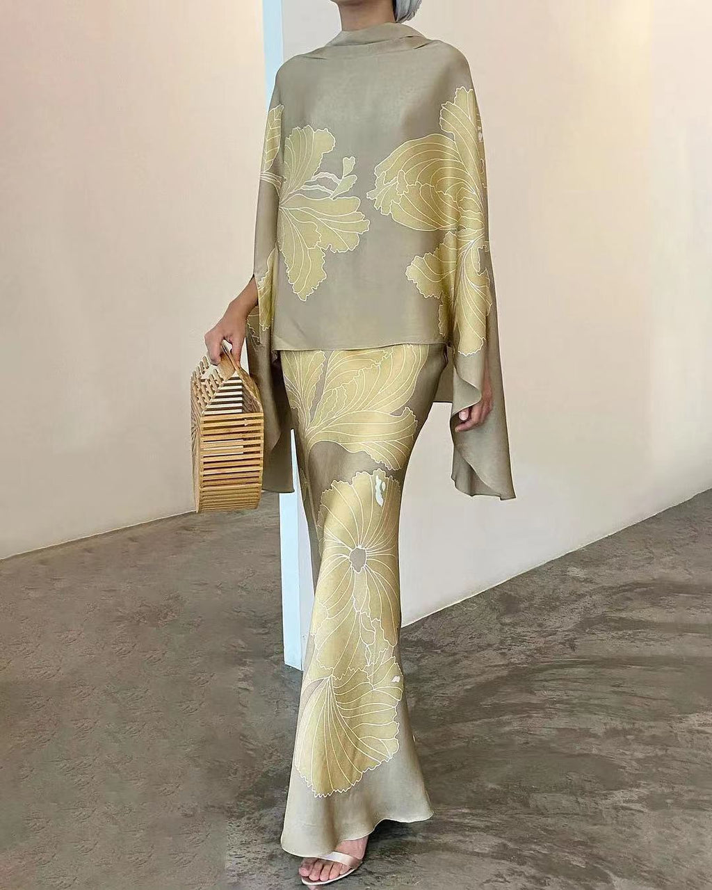 HIGH COLLAR FLORAL ELEGANT SLIM SET
